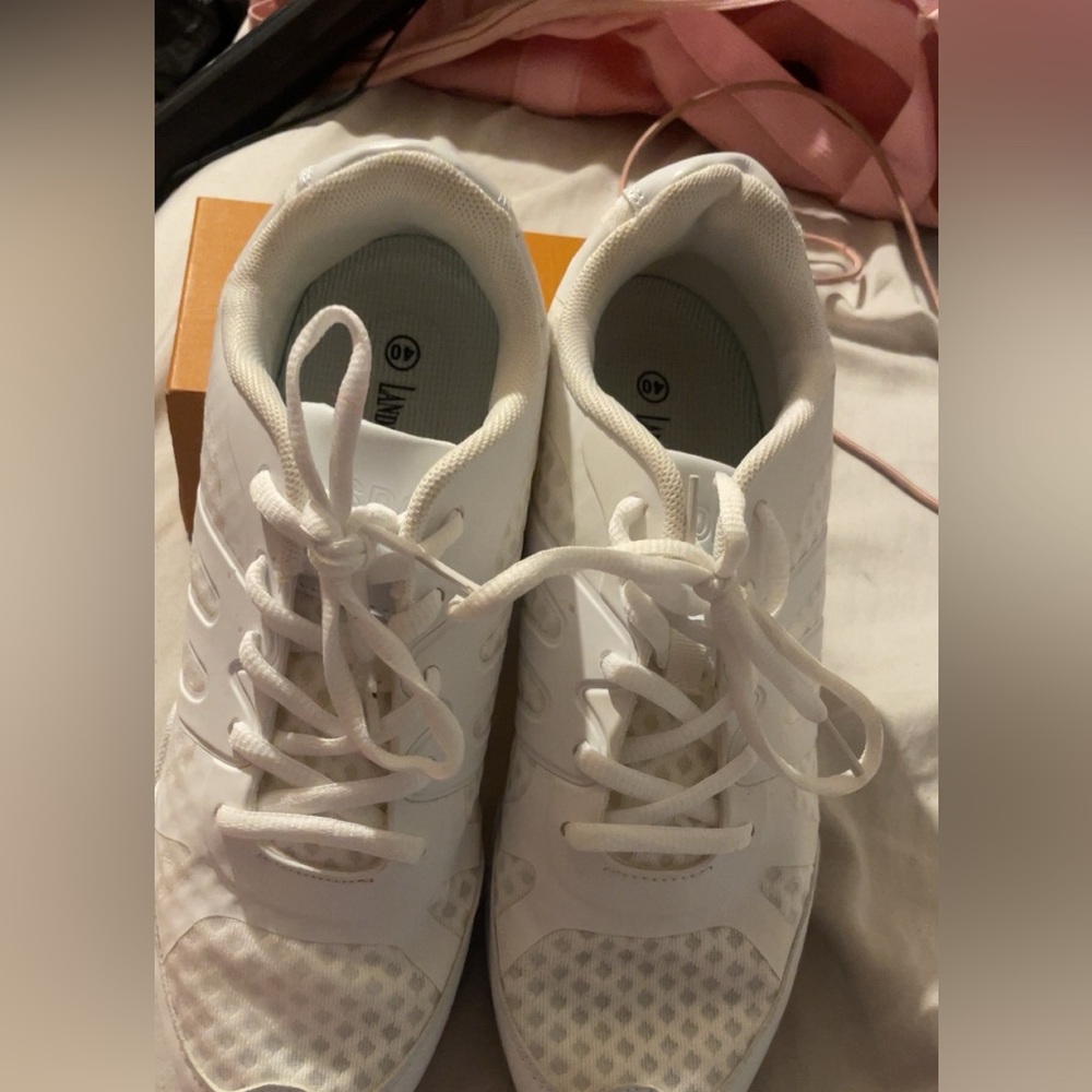 Women's cheer shoes, never worn